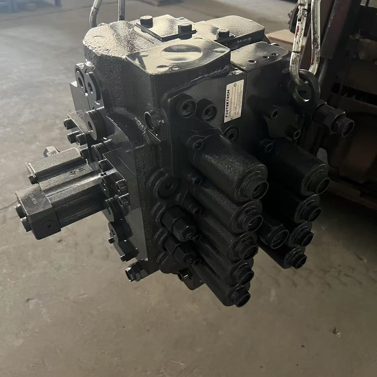 Excavator Hydraulic Control Valve2 Excavator Hydraulic Control Valve2